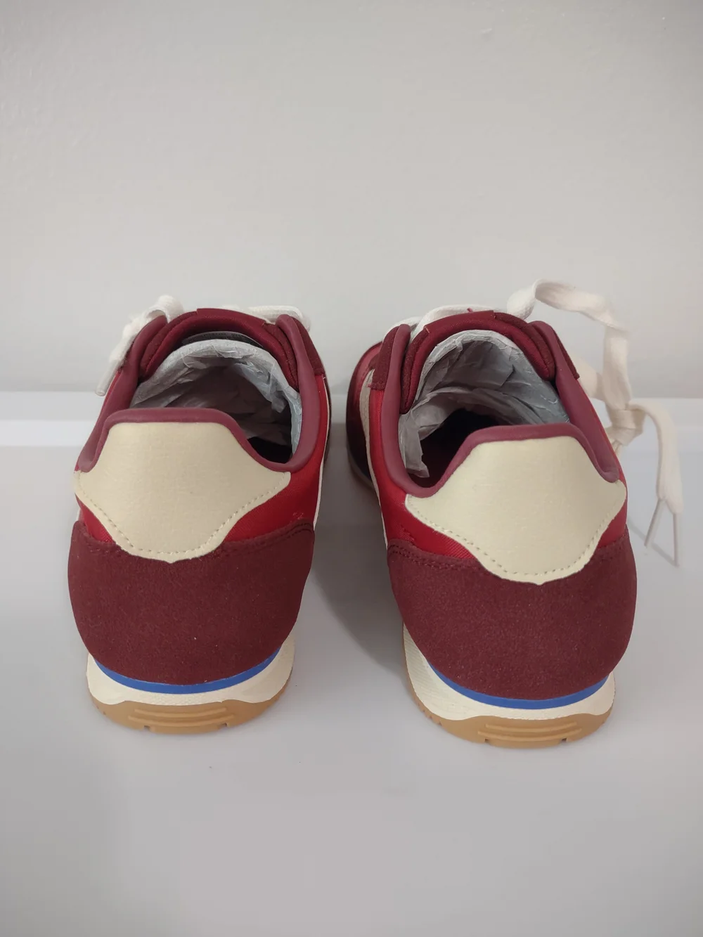 No Boundaries Women's Burgundy and White Retro Sneakers Size 8